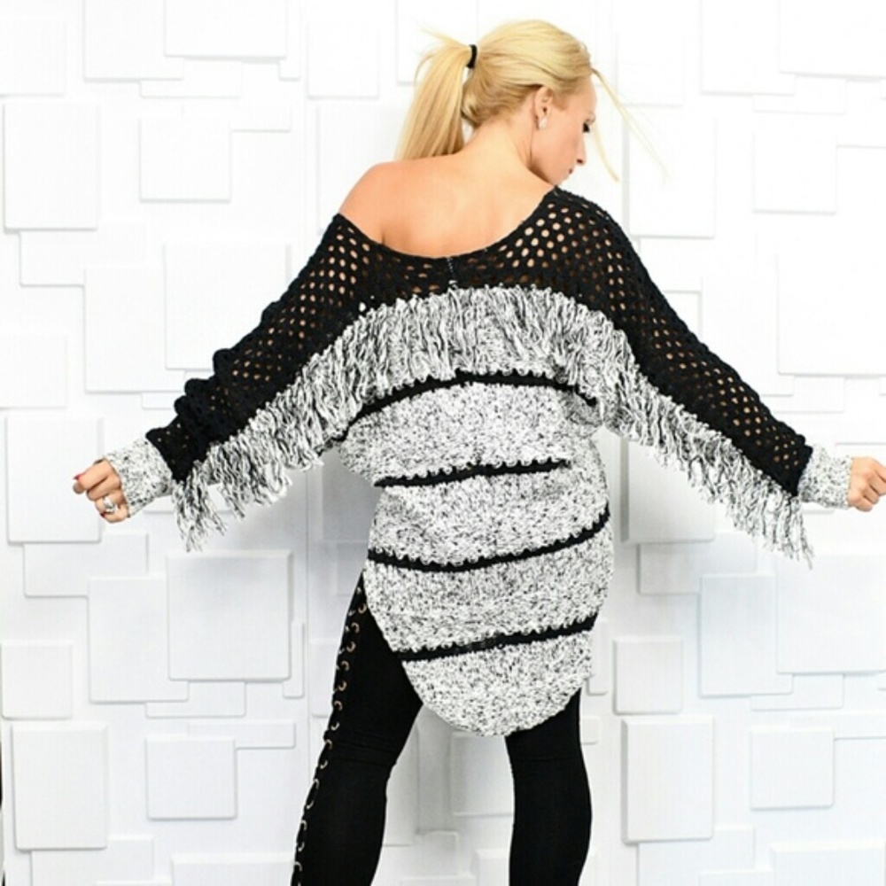 🛑LAST 1🛑SLOANE ROUGE FRINGED SWEATER - Picture 2 of 4